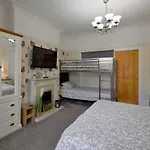 Spacious Modern Ground Floor Apartment, For Up To 6 Guests