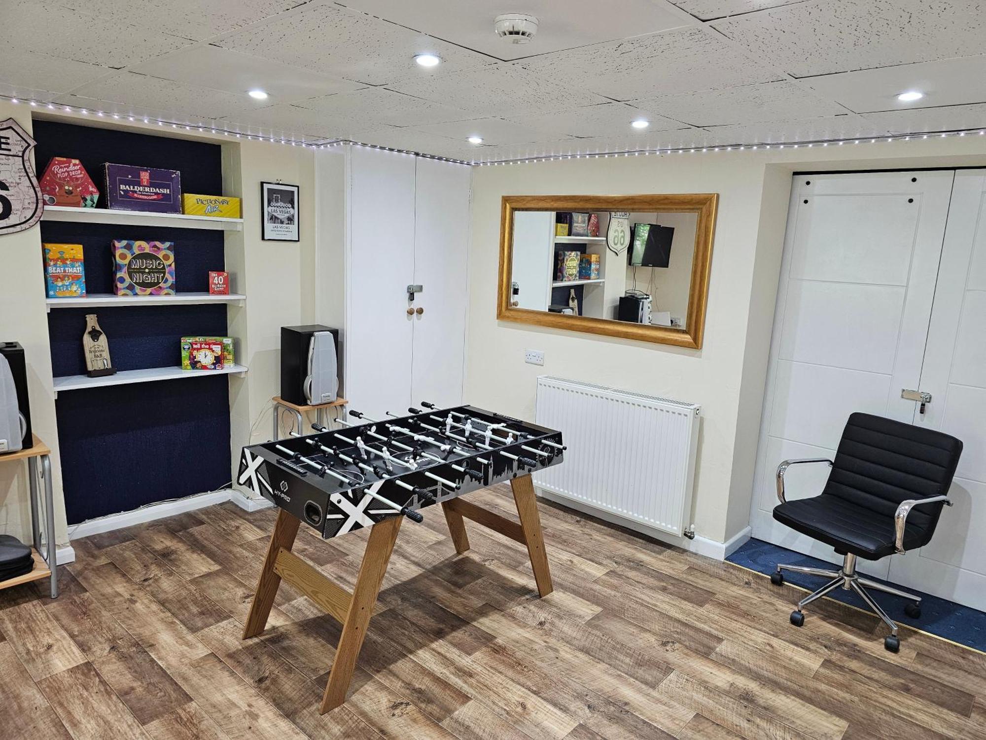 Modern Ground Floor, 2 Bedroom Apartment, With Games, Chill Out Apartment Scarborough