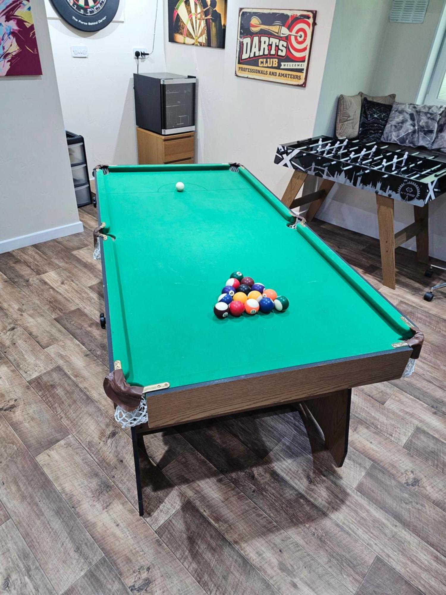 Modern Ground Floor, 2 Bedroom Apartment, With Games, Chill Out Apartment *